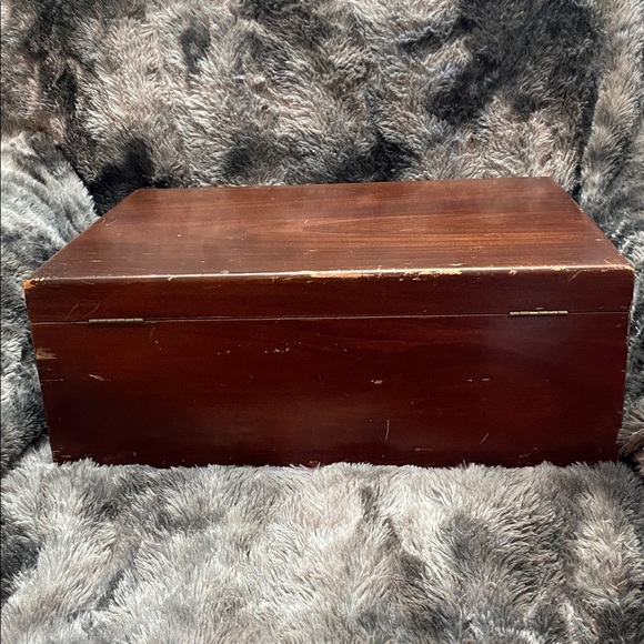 Nobility Vintage Wooden cutlery box with burgundy Velvet like Interior - Picture 8 of 16